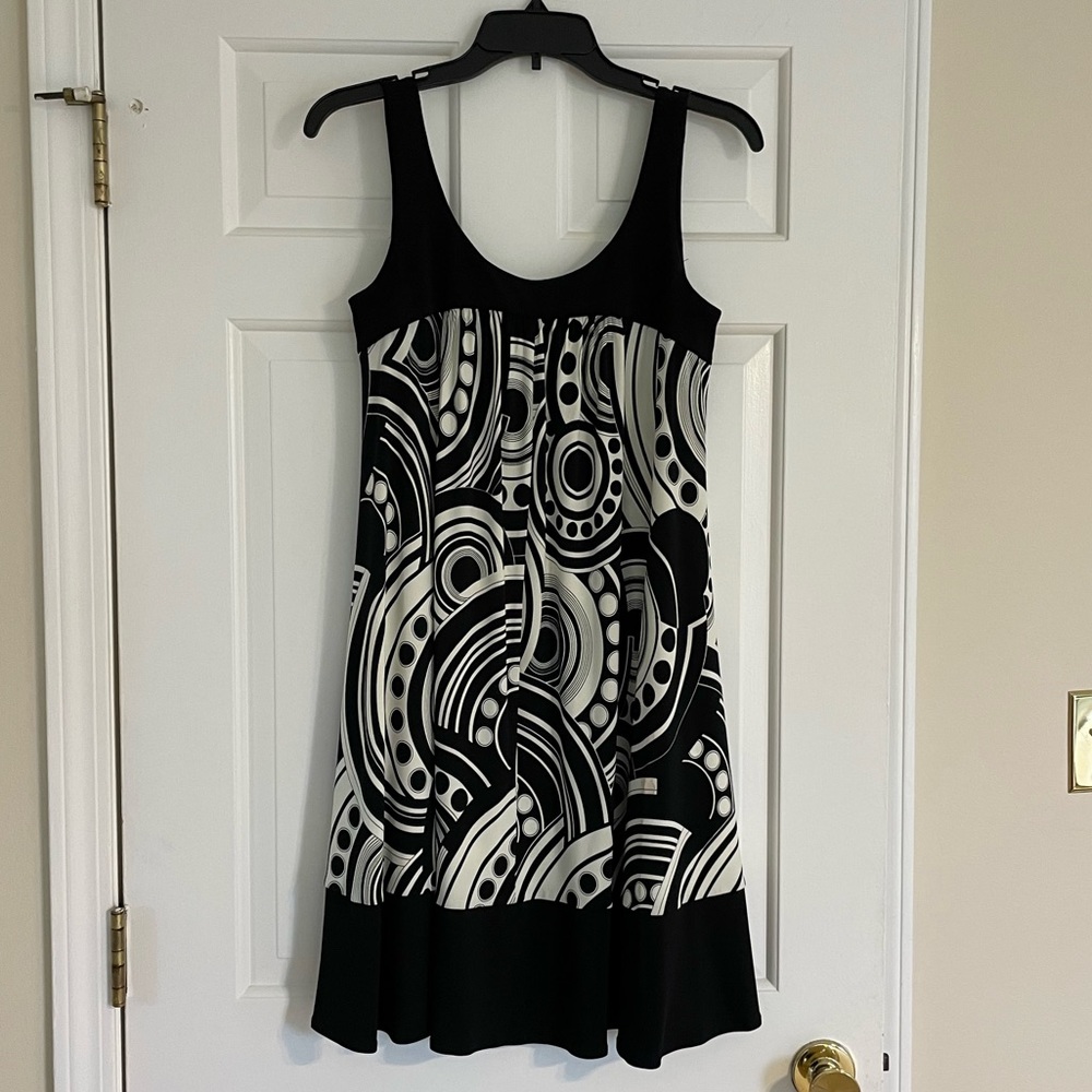 Black and White Shift dress by Maggy London